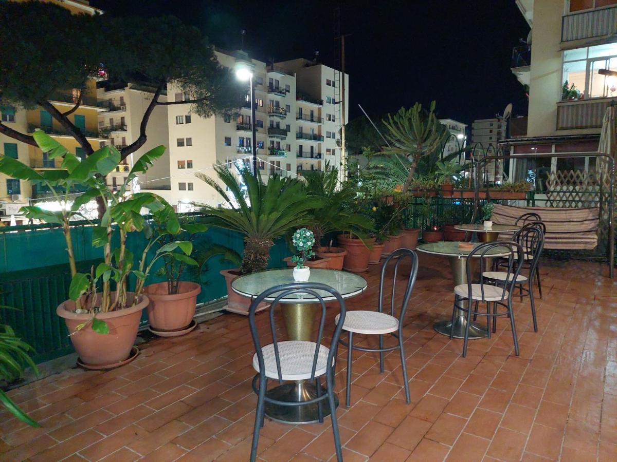 Domus Cesare Apartment เนเปิลส์ ภายนอก รูปภาพ