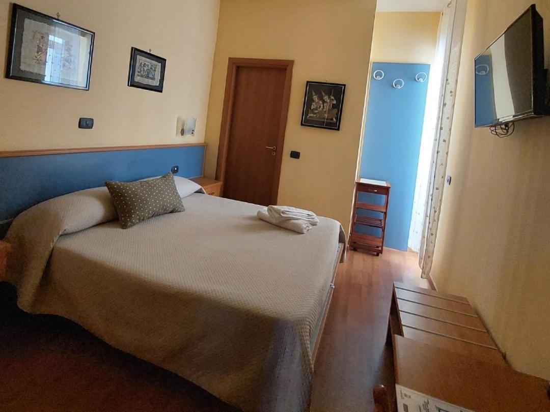 Domus Cesare Apartment เนเปิลส์ ภายนอก รูปภาพ
